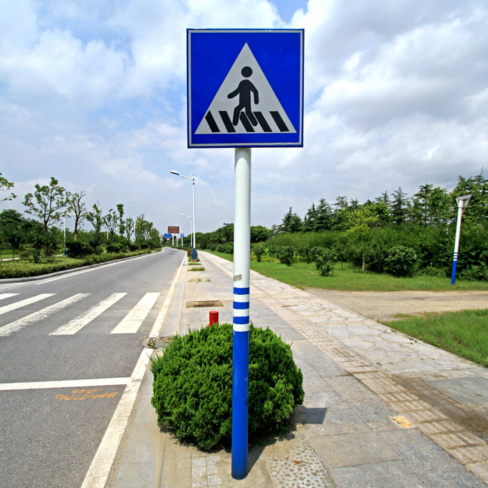 單立柱交通標志桿